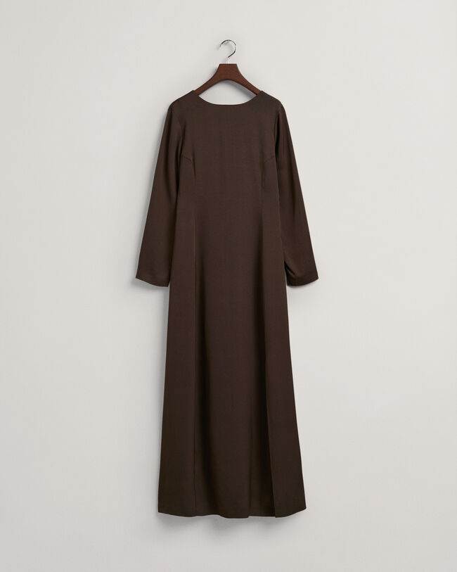 Maksimekko avoimella selkäosalla