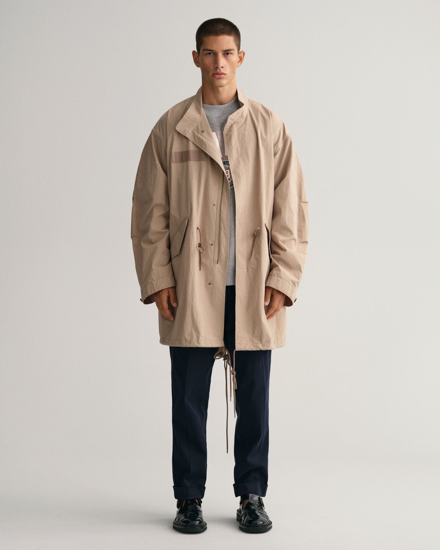 Retro Crest -collegepaita, jossa py&ouml;re&auml; p&auml;&auml;ntie