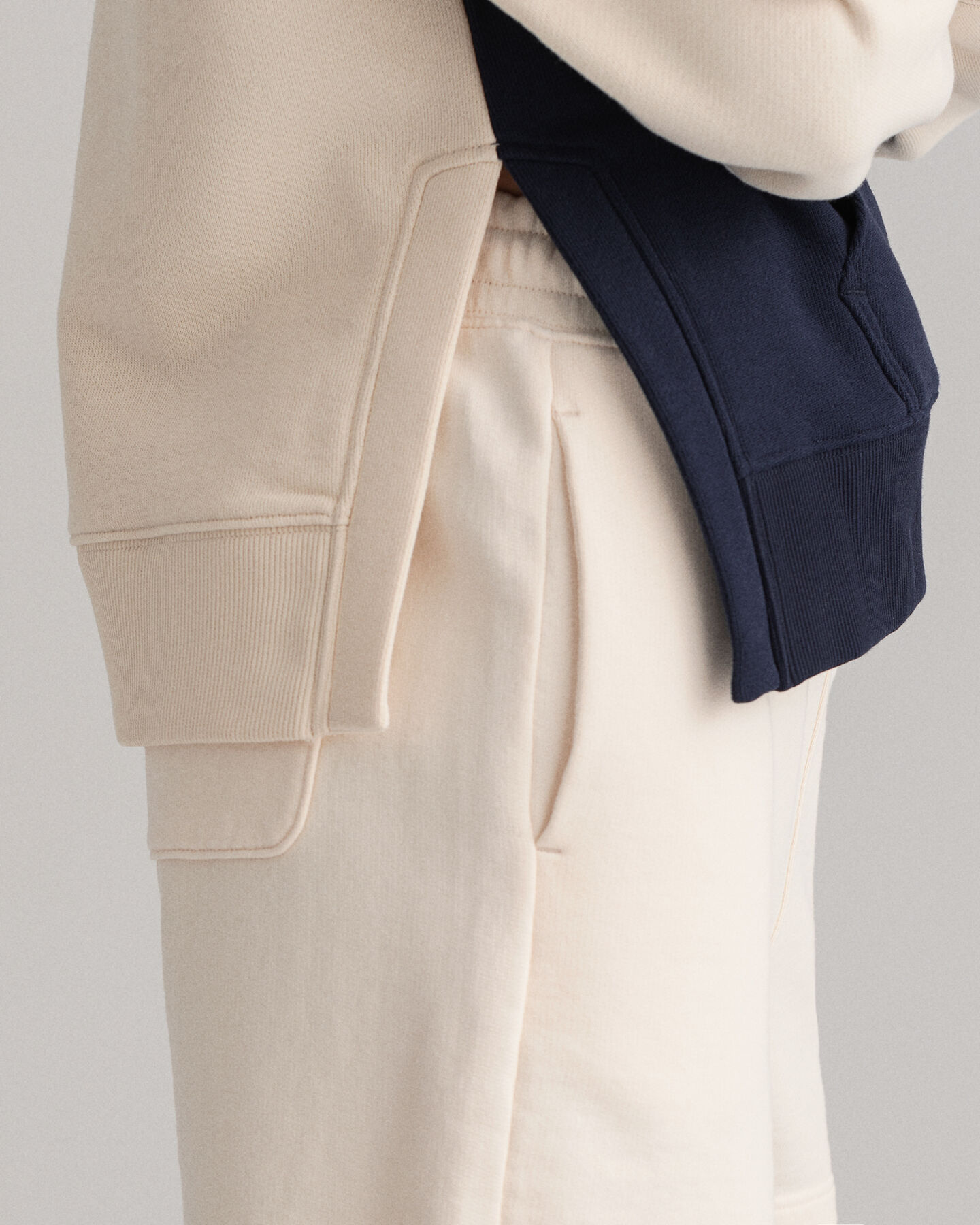 Monivärinen huppari