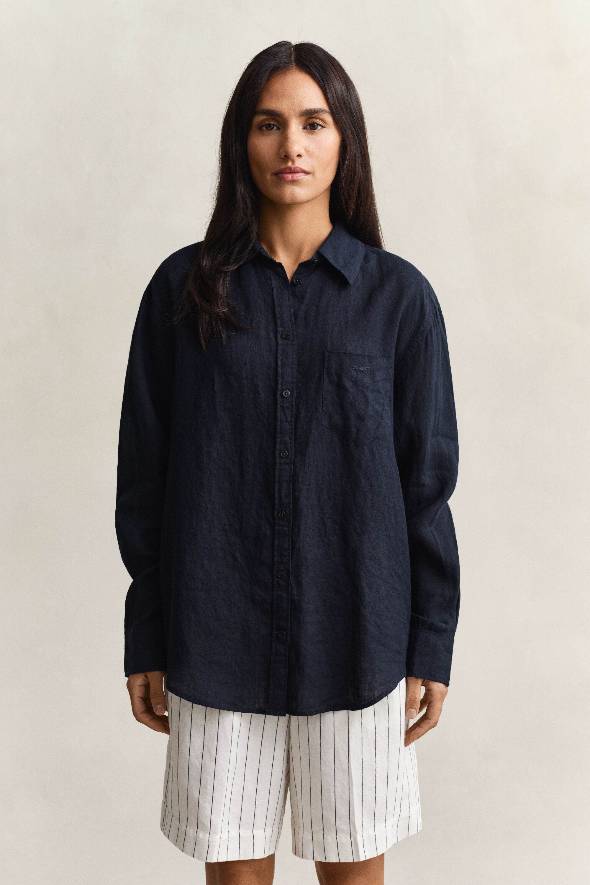 Relaxed fit ‑mitoitettu pellavapaita