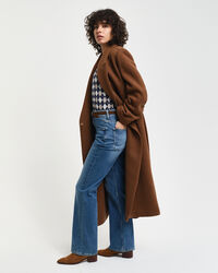 Kohopintainen kietaisutakki