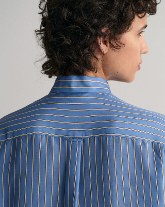 Raidallinen silkkipusero rusettikauluksella