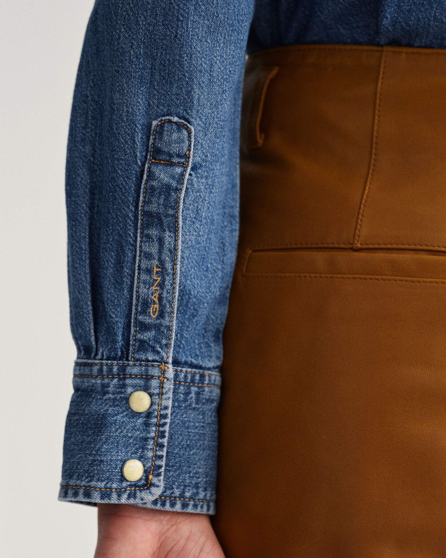 Regular fit ‑mitoitettu farkkupaita