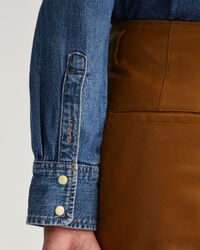 Regular fit ‑mitoitettu farkkupaita