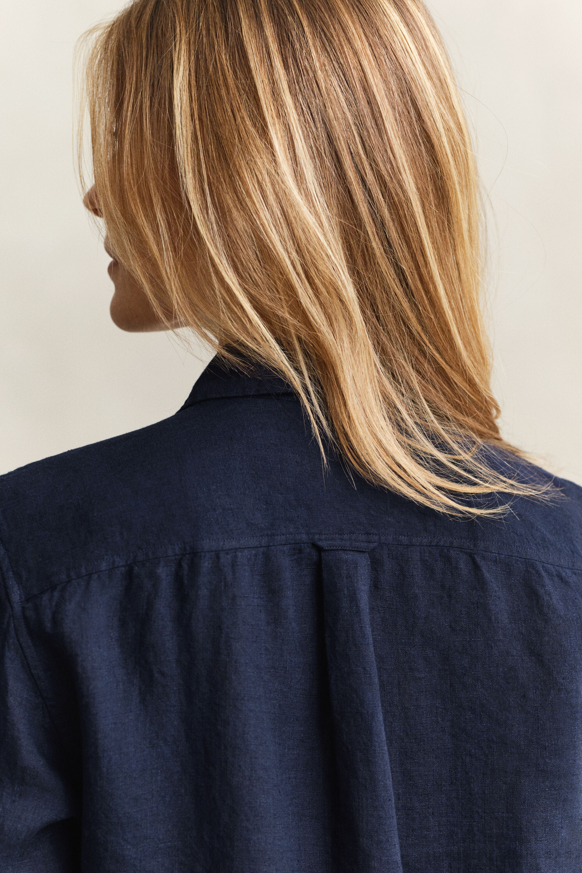 Regular fit ‑mitoitettu pellavapaita