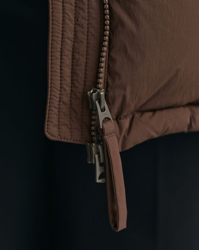 Puolipitkä untuvatakki