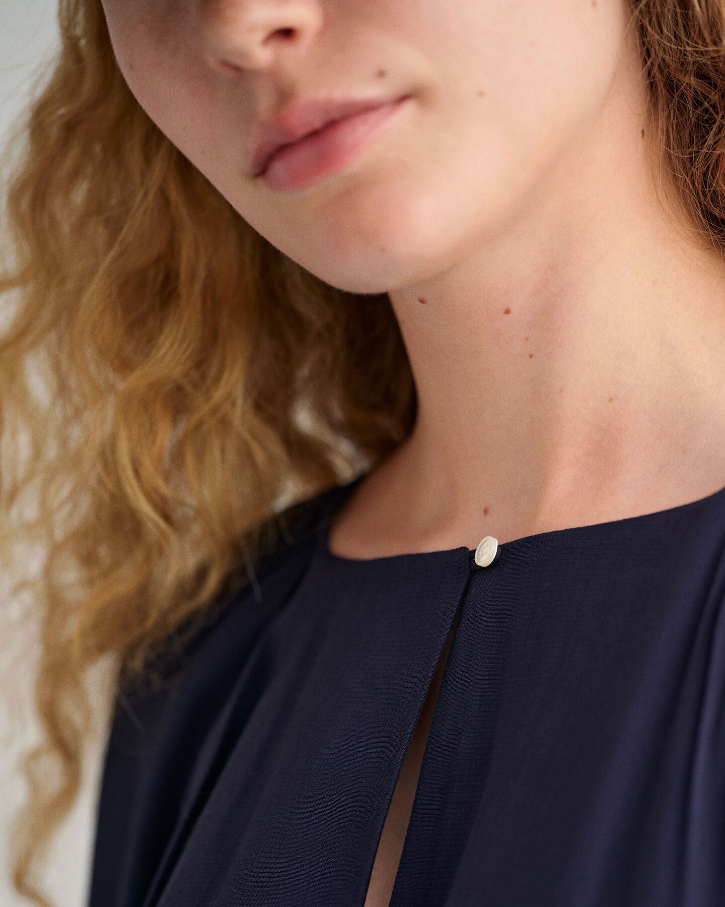 Venekauluksinen mekko