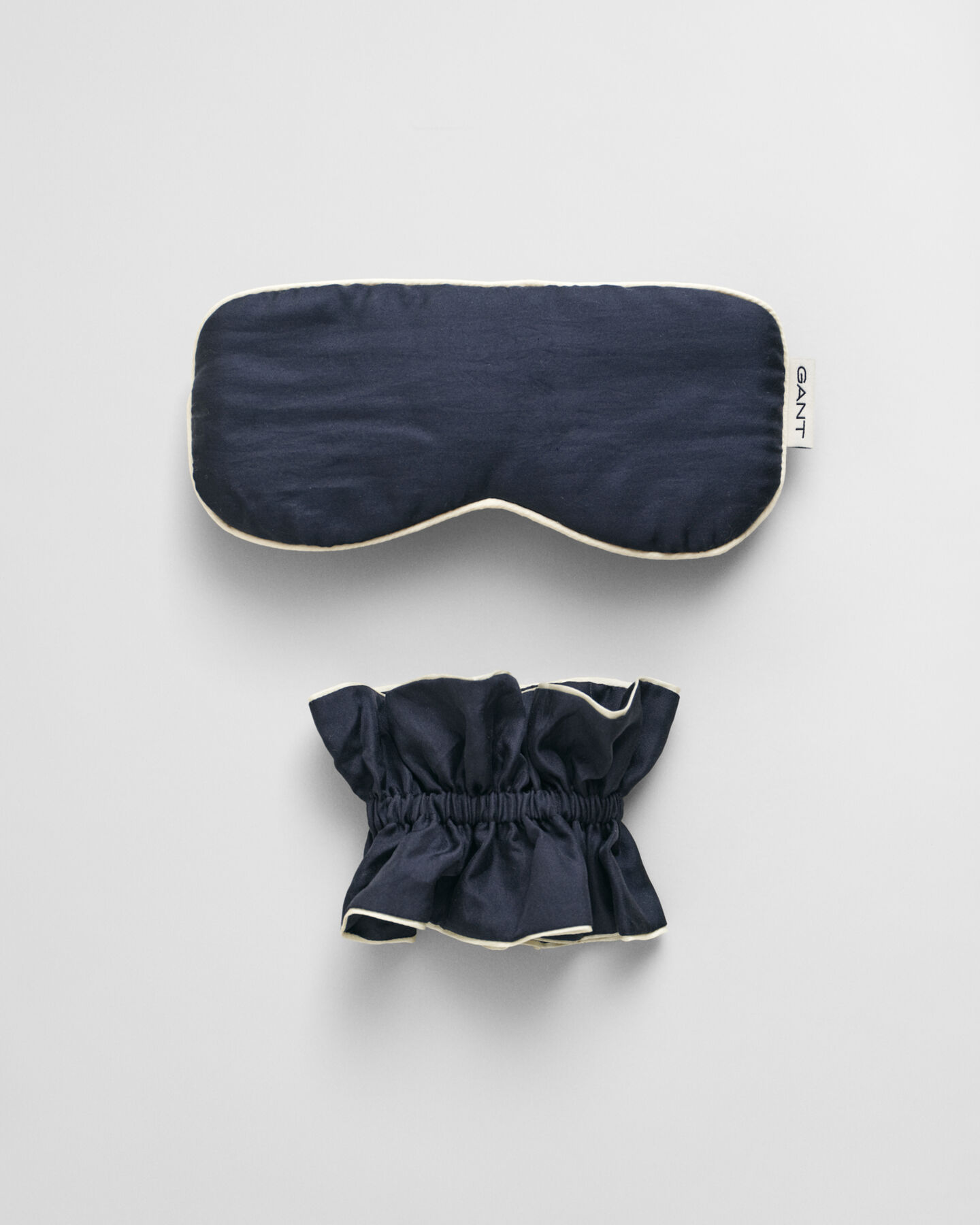 Silkkinen uninaamio ja hiusdonitsi lahjapakkauksessa