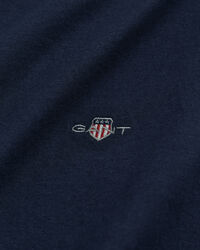 Slim fit ‑mitoitettu Shield-t‑paita, jossa v-pääntie