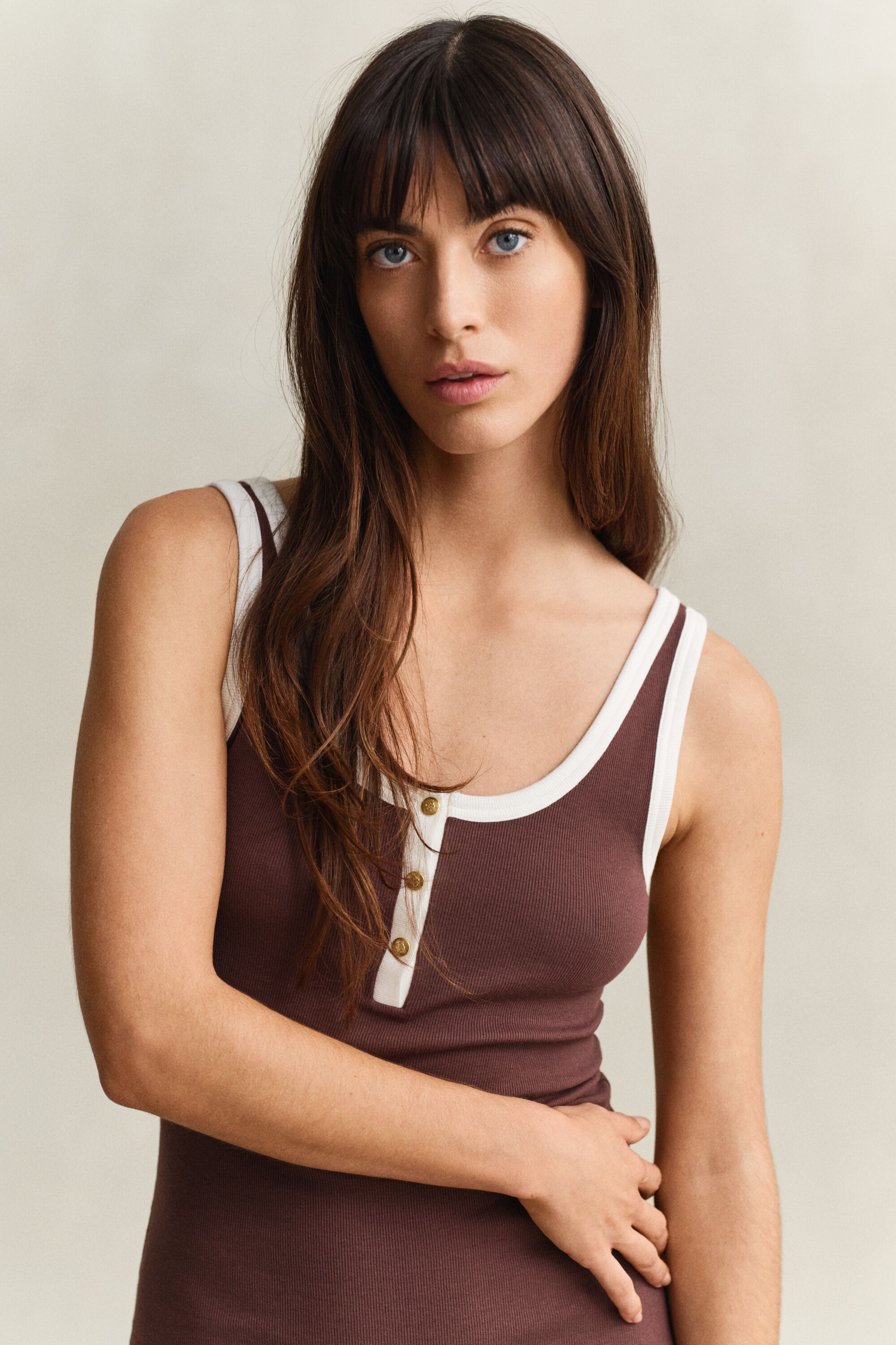 Hihaton joustinneulemekko