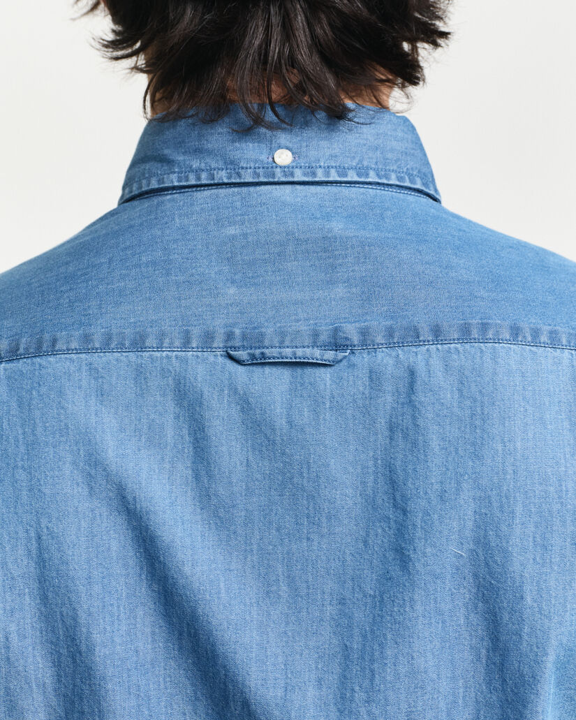 Slim fit ‑mitoitettu indigonsininen paita