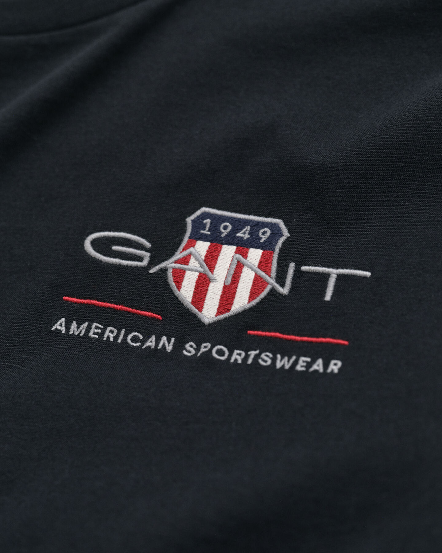 Kirjailtu Archive Shield ‑t‑paita