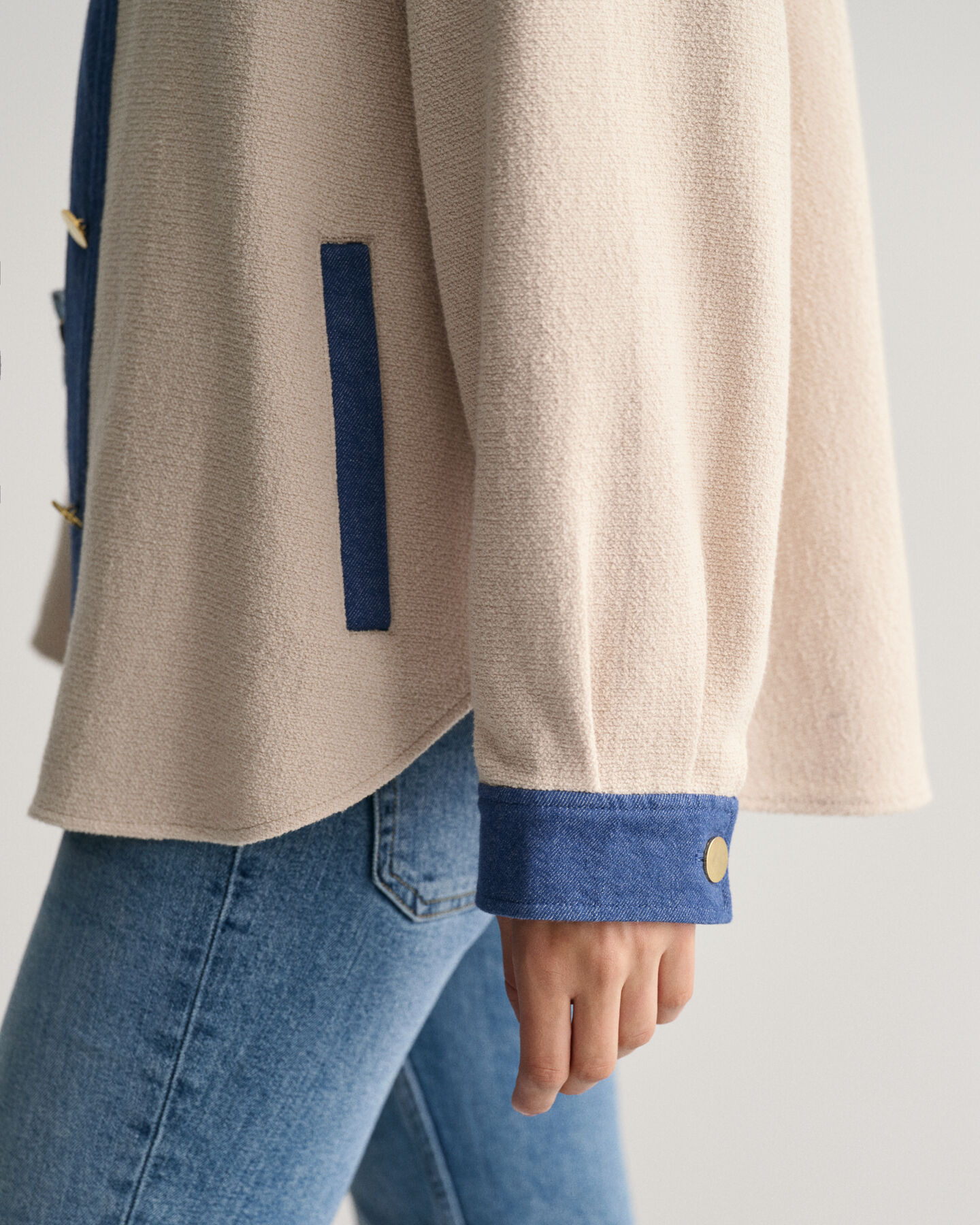 Kohopintainen päällyspaita