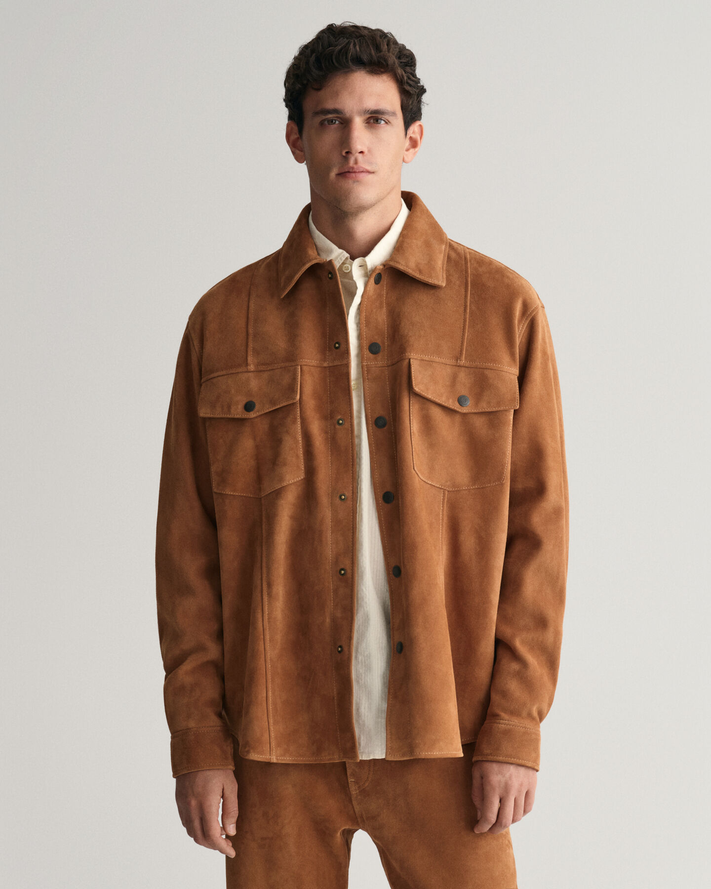 Oversized fit ‑mitoitettu mokkanahkapaita