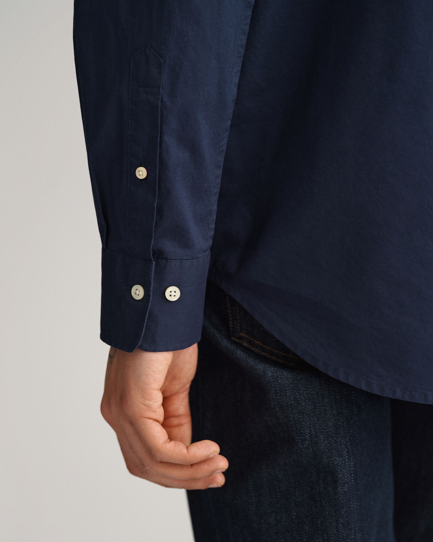 Regular&nbsp;fit ‑mitoitettu paita broadcloth-kankaasta