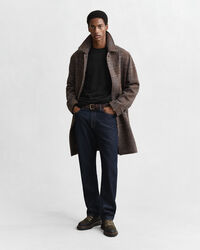 Shield-collegepaita, jossa pyöreä pääntie