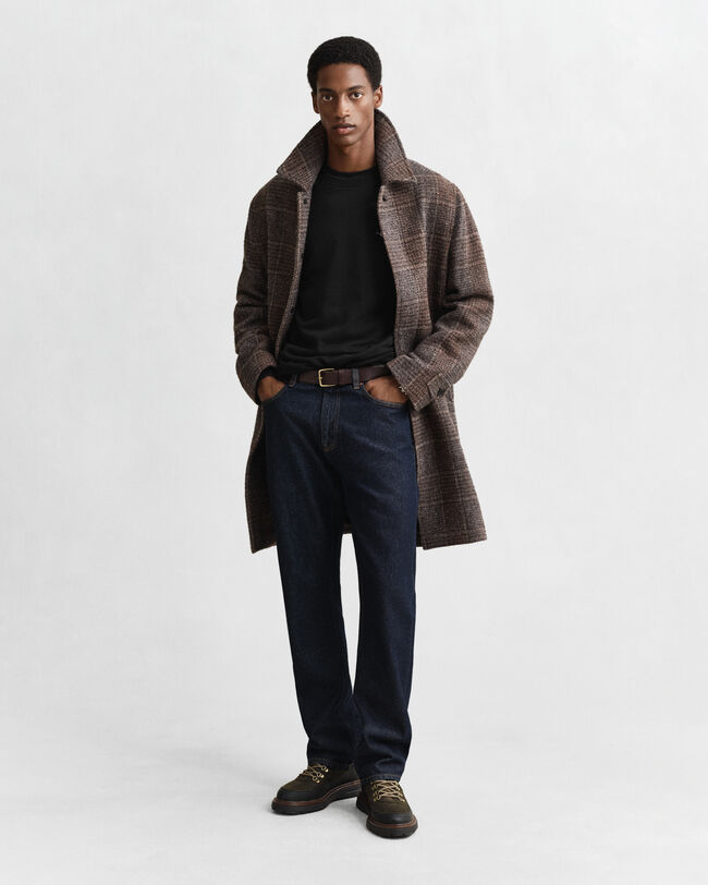 Shield-collegepaita, jossa pyöreä pääntie