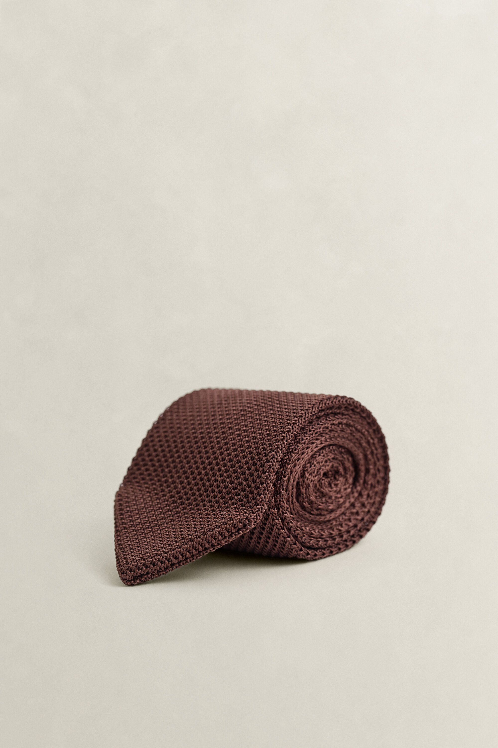 Neulottu silkkisolmio
