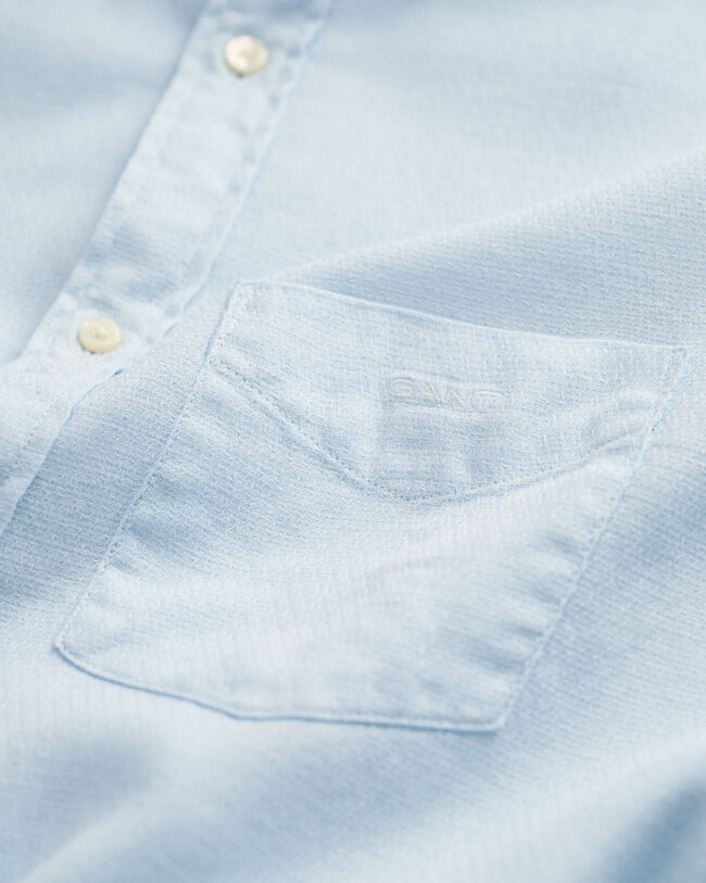 Regular&nbsp;fit ‑mitoitettu kohopintainen puuvilla-pellavapaita