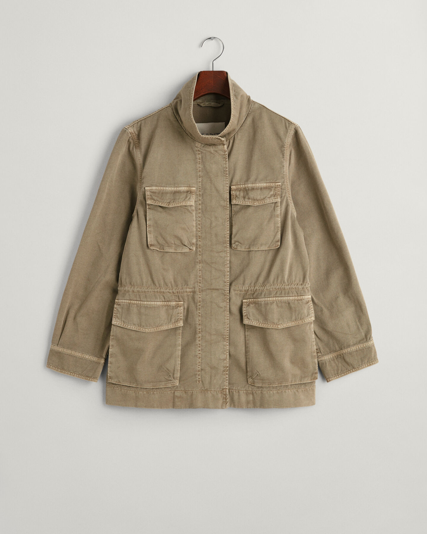 Valmiina värjätty armeijatakki