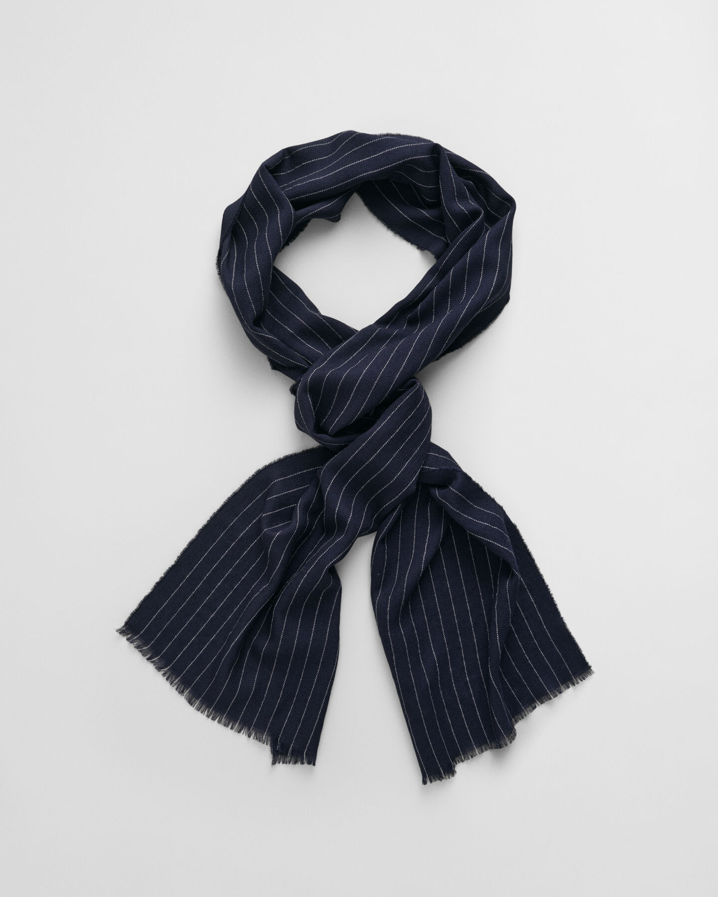 Liituraidallinen kaulaliina erittäin hienosta merinovillasta