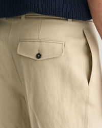 Loose fit ‑mitoitetut puvunhousut