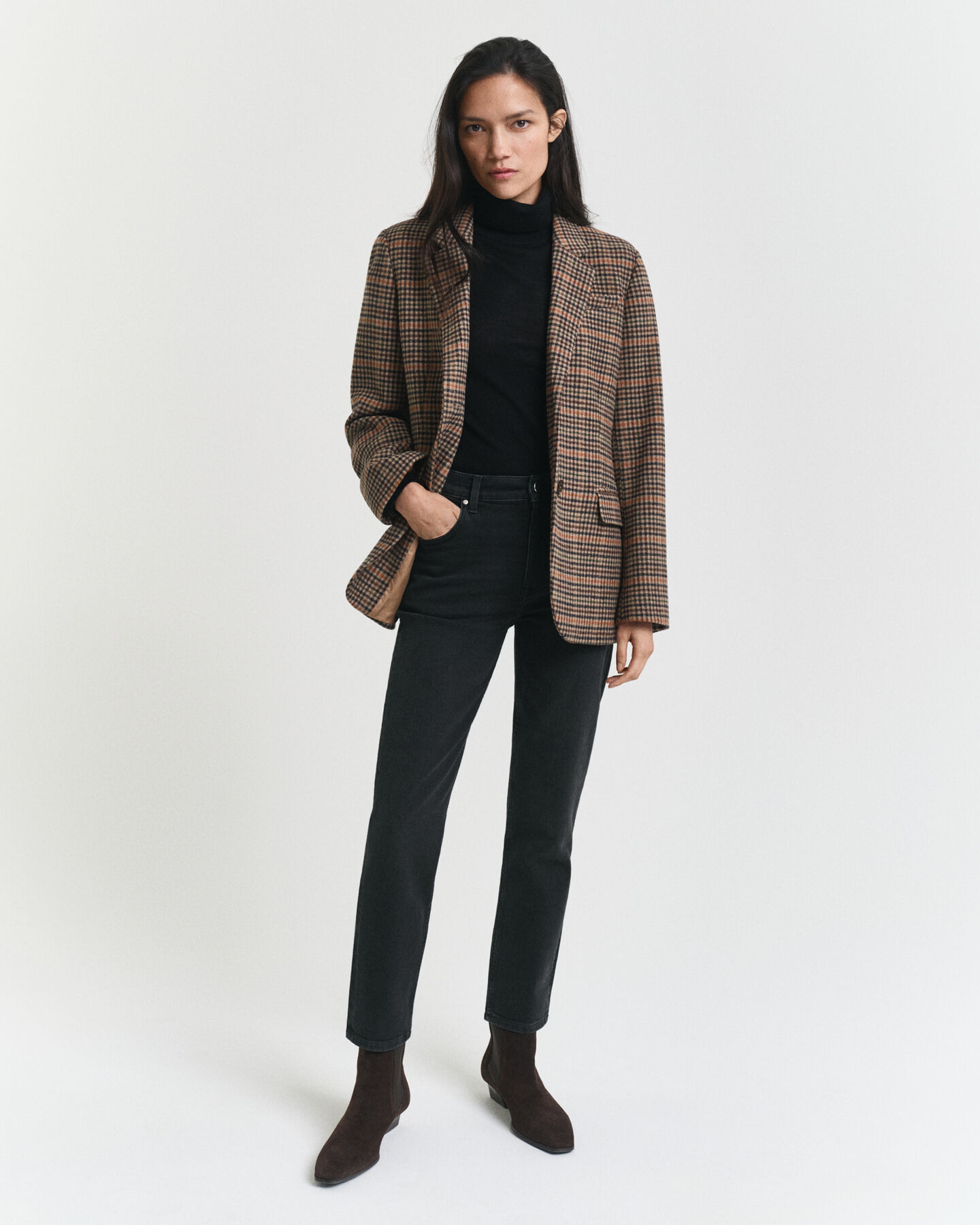 Slim fit ‑mitoitetut vajaamittaiset mustat farkut