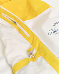 Monivärinen purjehdustakki