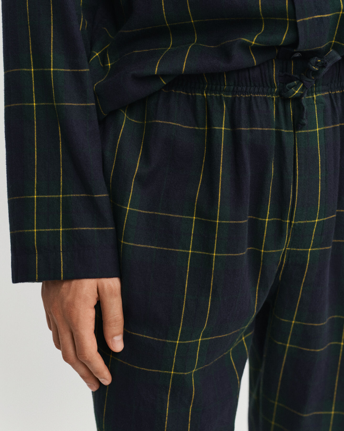 Ruudullinen flanellipyjama lahjapakkauksessa