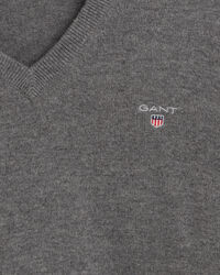 V‑neulepusero eritt&auml;in hienosta lampaanvillasta