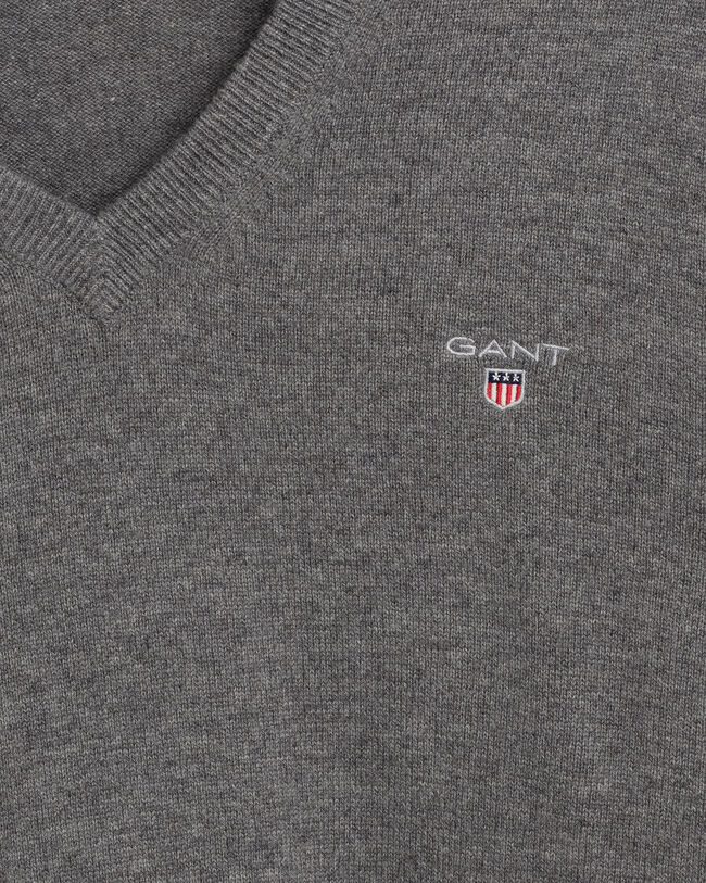 V‑neulepusero eritt&auml;in hienosta lampaanvillasta