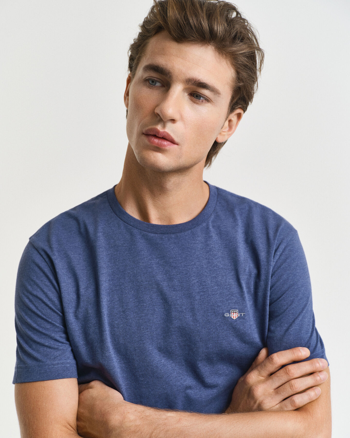 Regular fit ‑mitoitettu Shield-t‑paita