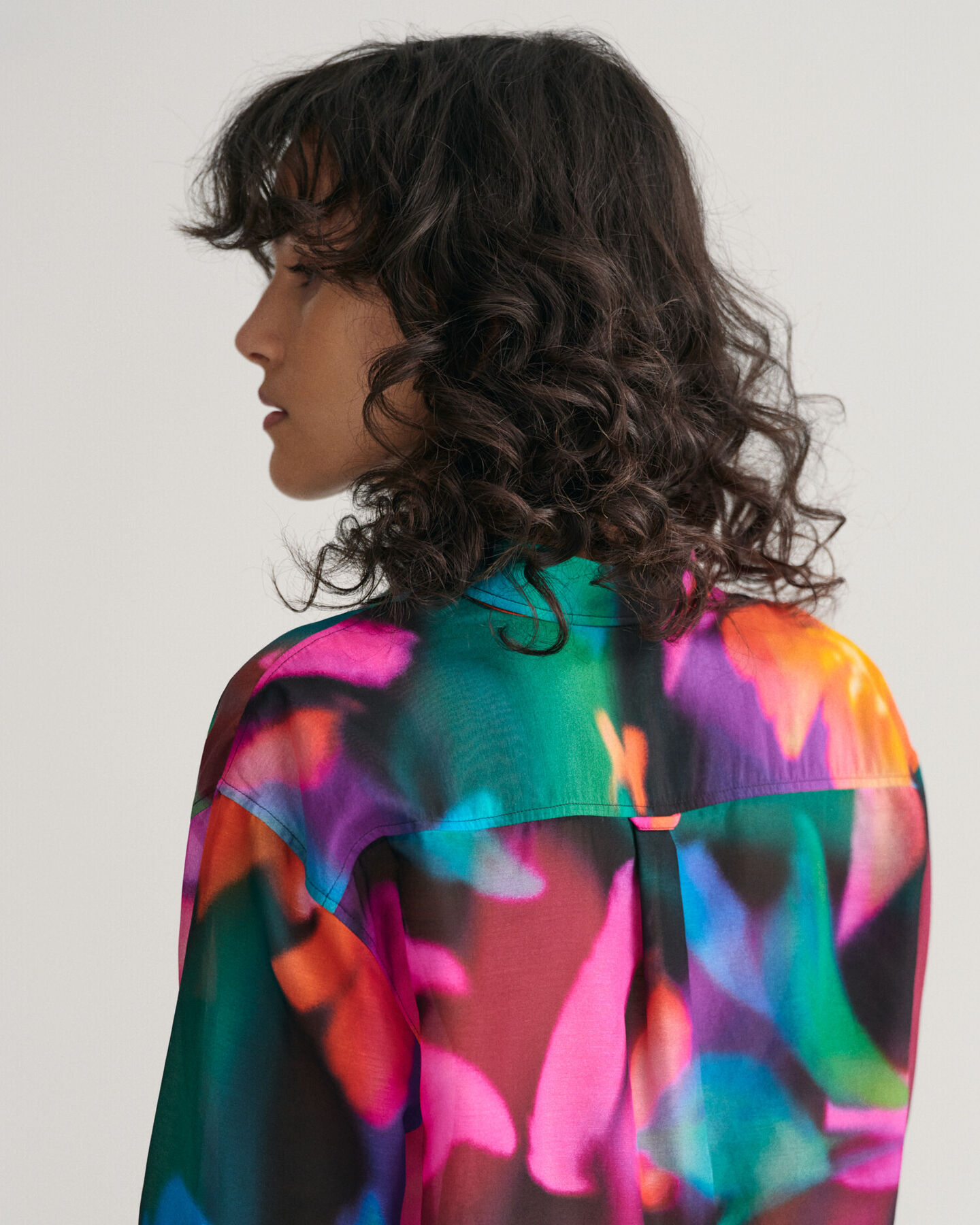 Relaxed fit ‑mitoitettu kukkapaita puuvilla-silkkisekoitetta