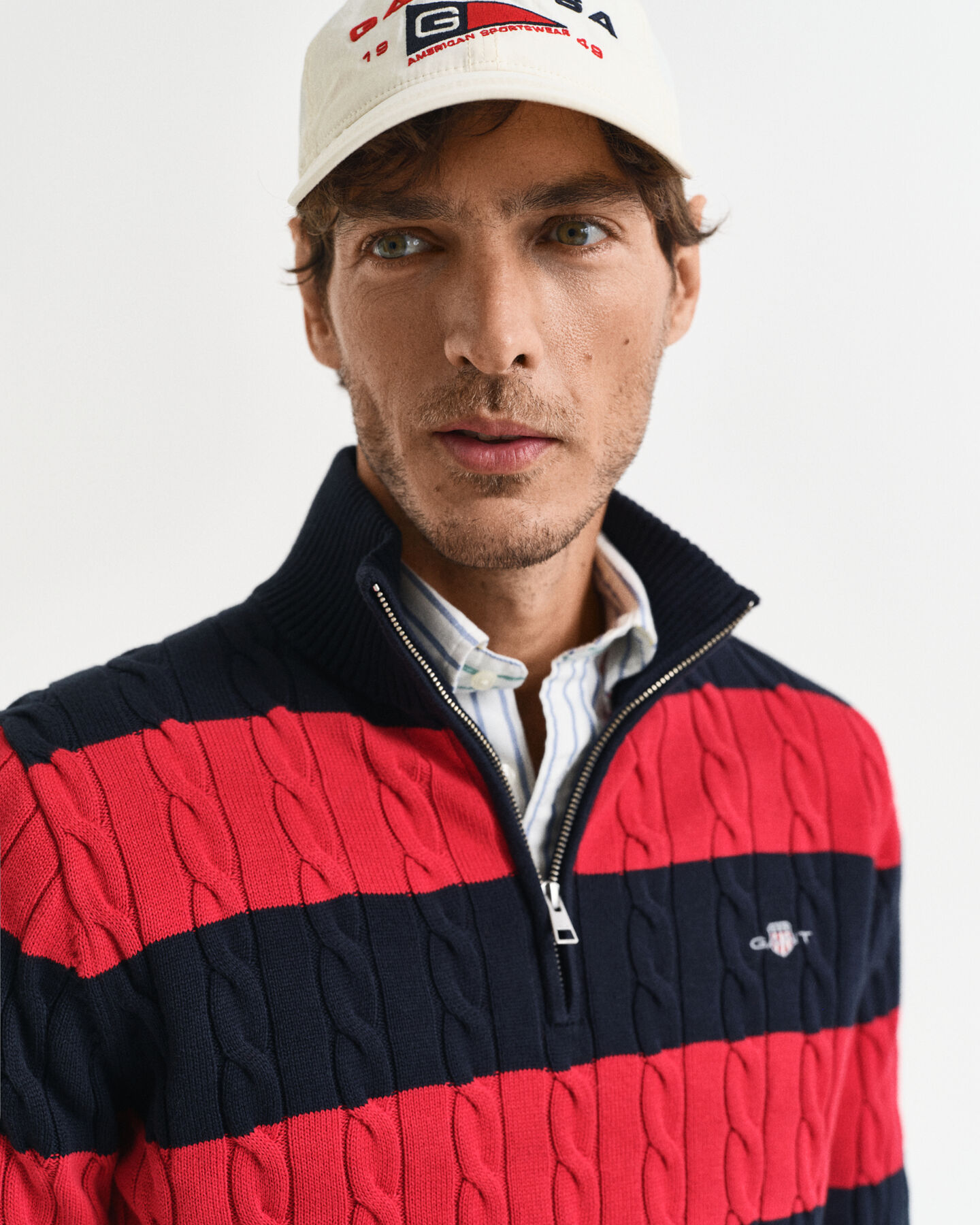 Raidallinen puuvillapalmikkoneule, vetoketjukaulus