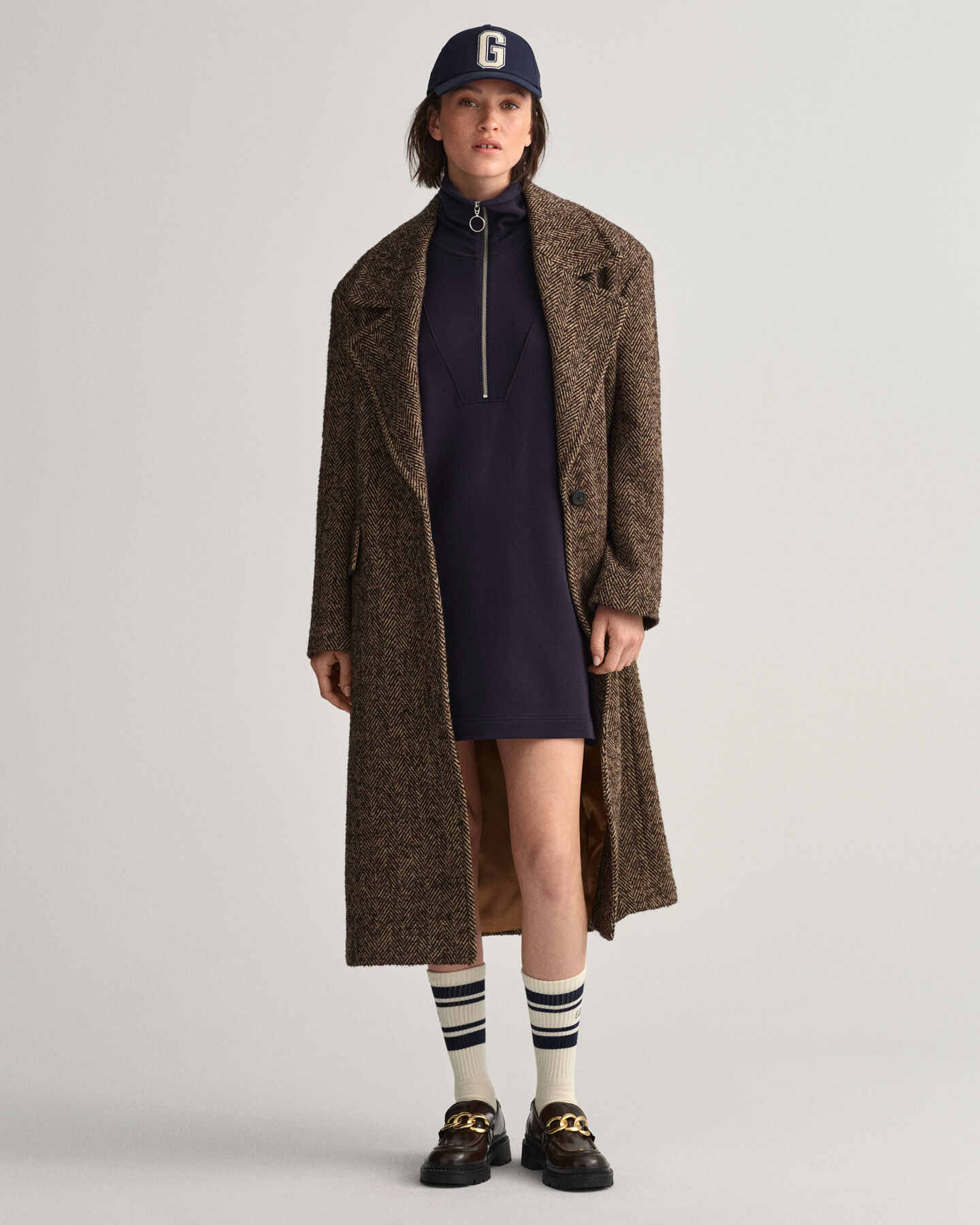 Puolivetoketjullinen collegemekko