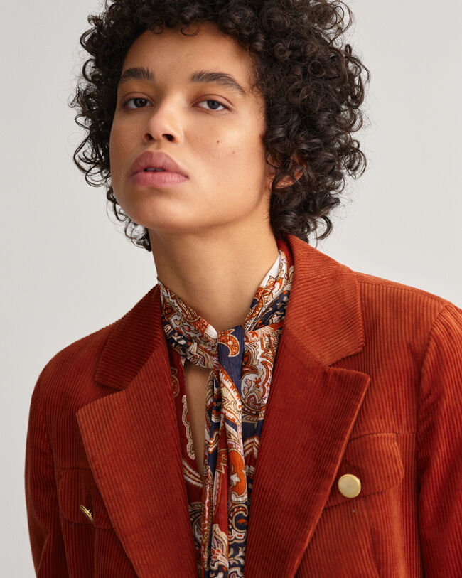 Slim fit ‑mitoitettu vakosamettibleiseri