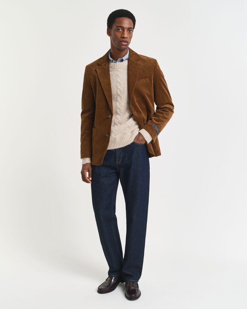 Palmikkoneule, jossa pyöreä pääntie