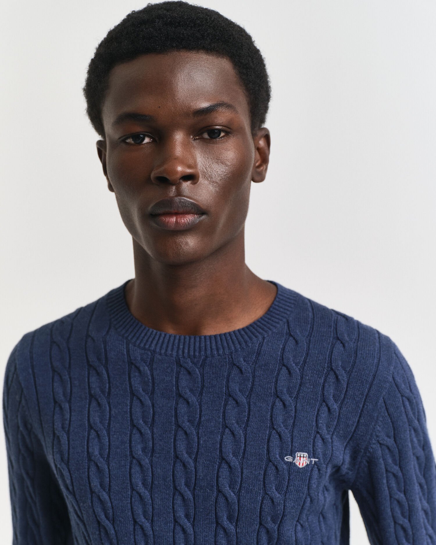 Puuvillainen palmikkoneulepusero, pyöreä pääntie