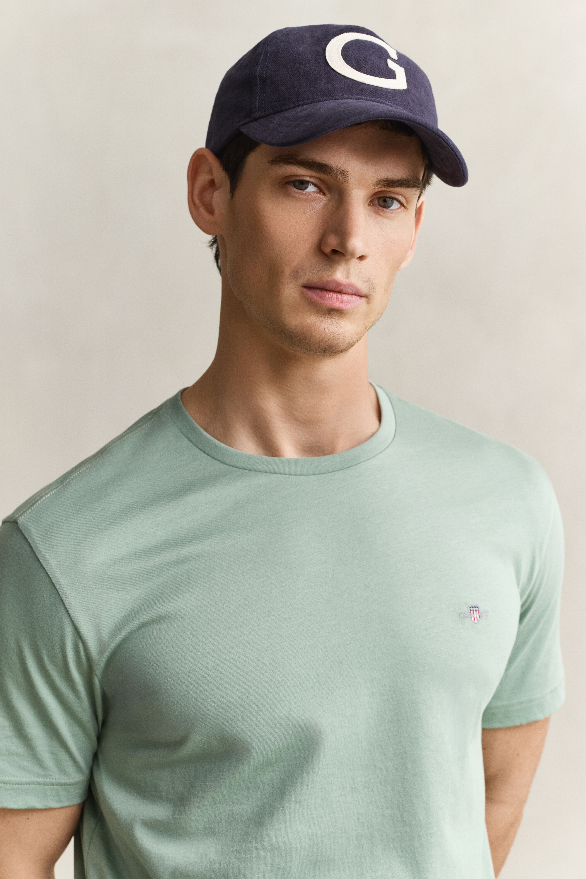 Regular fit ‑mitoitettu Shield-t‑paita