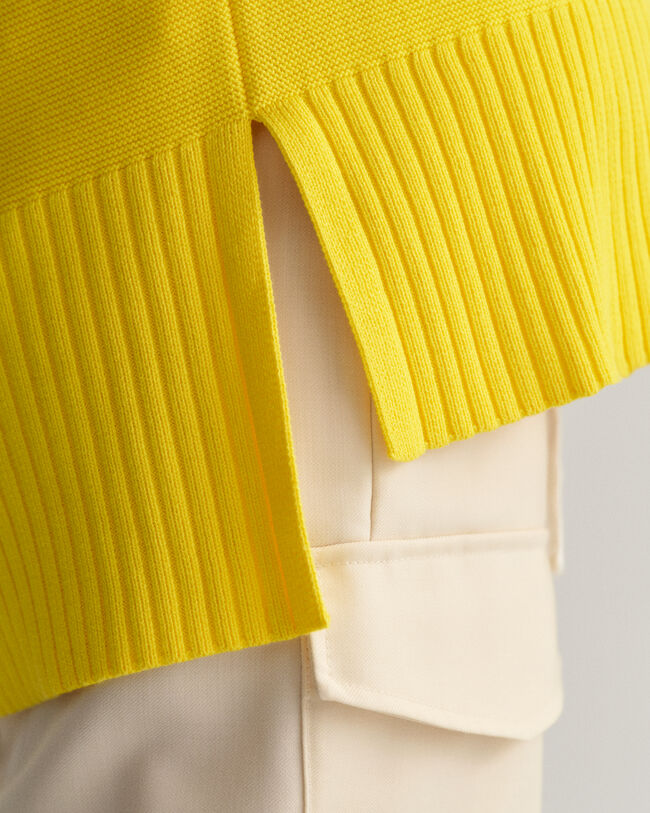 Avokauluksinen neulepusero