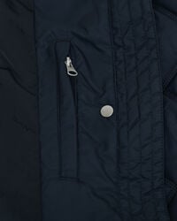 Vakosamettisomisteinen tikkitakki