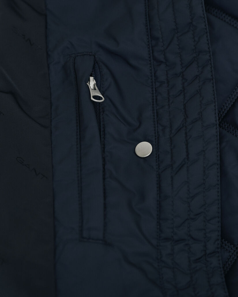 Vakosamettisomisteinen tikkitakki