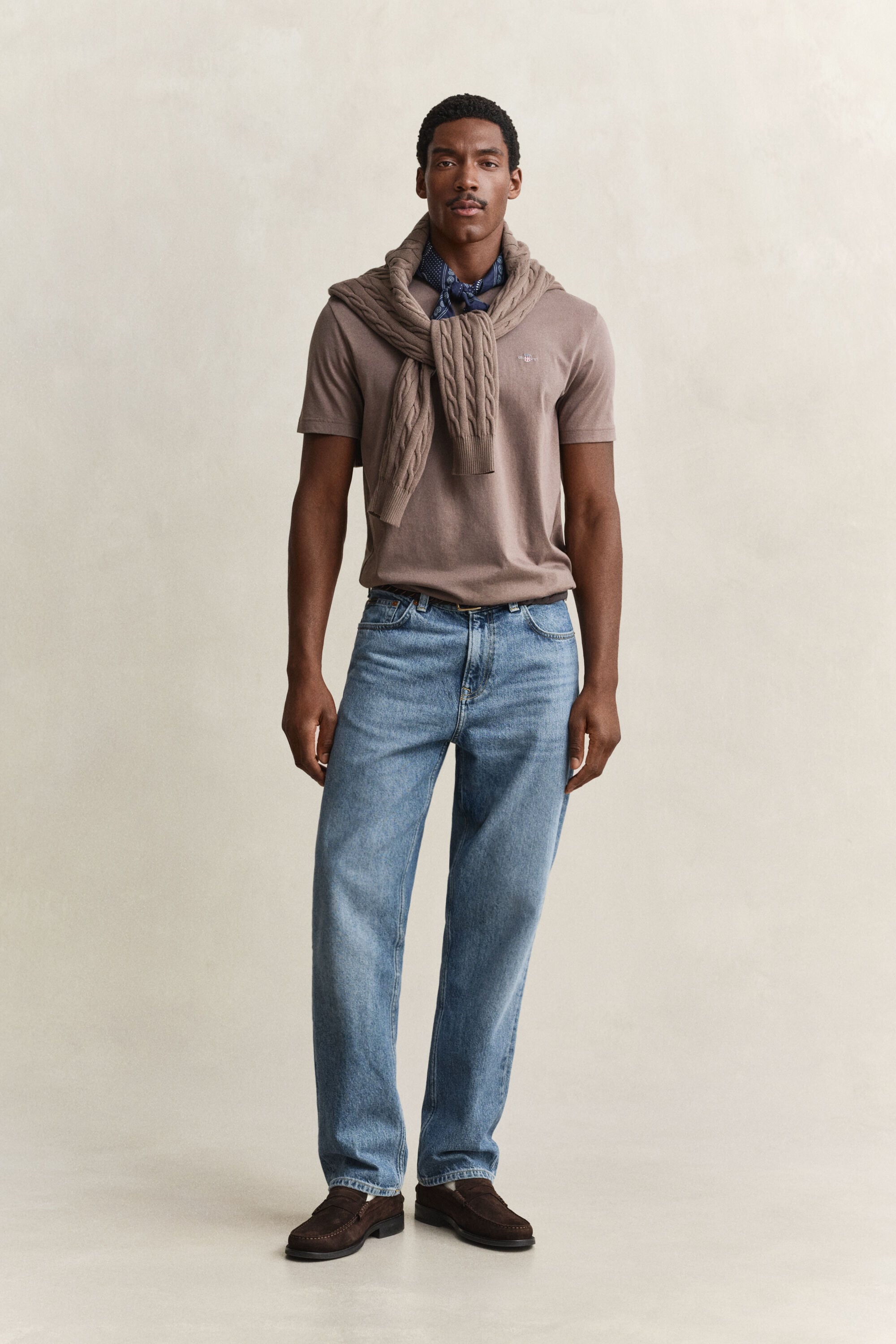 Regular fit ‑mitoitettu Shield-t‑paita
