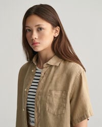 Teens-malliston lyhythihainen pellavapaita