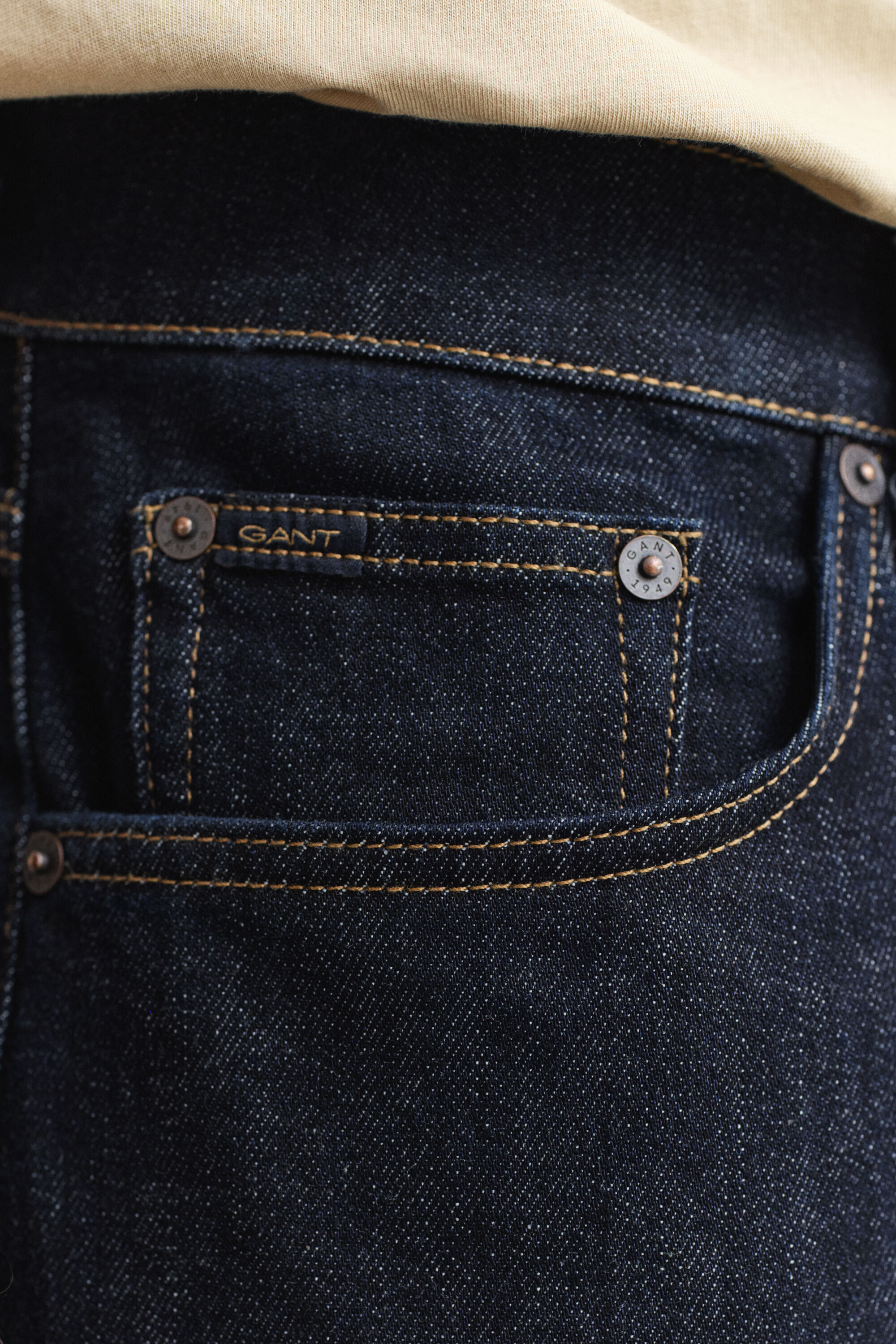 Regular fit ‑mitoitetut Clean Wash ‑farkut