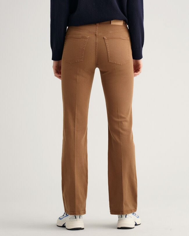 Levenevät värjätyt farkut