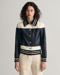 Kontrastivärinen nahkatakki