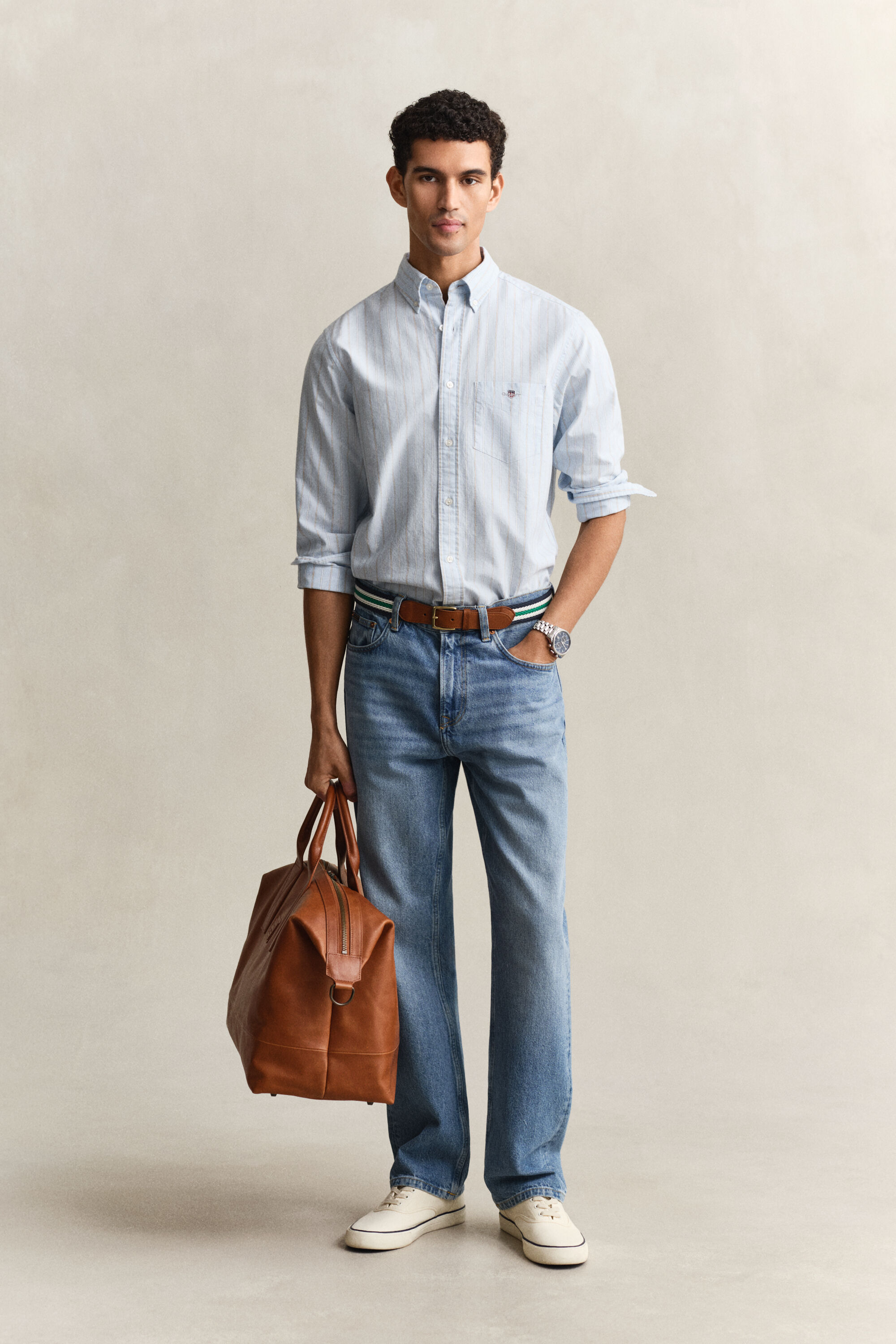 Klassinen raidallinen oxford-paita