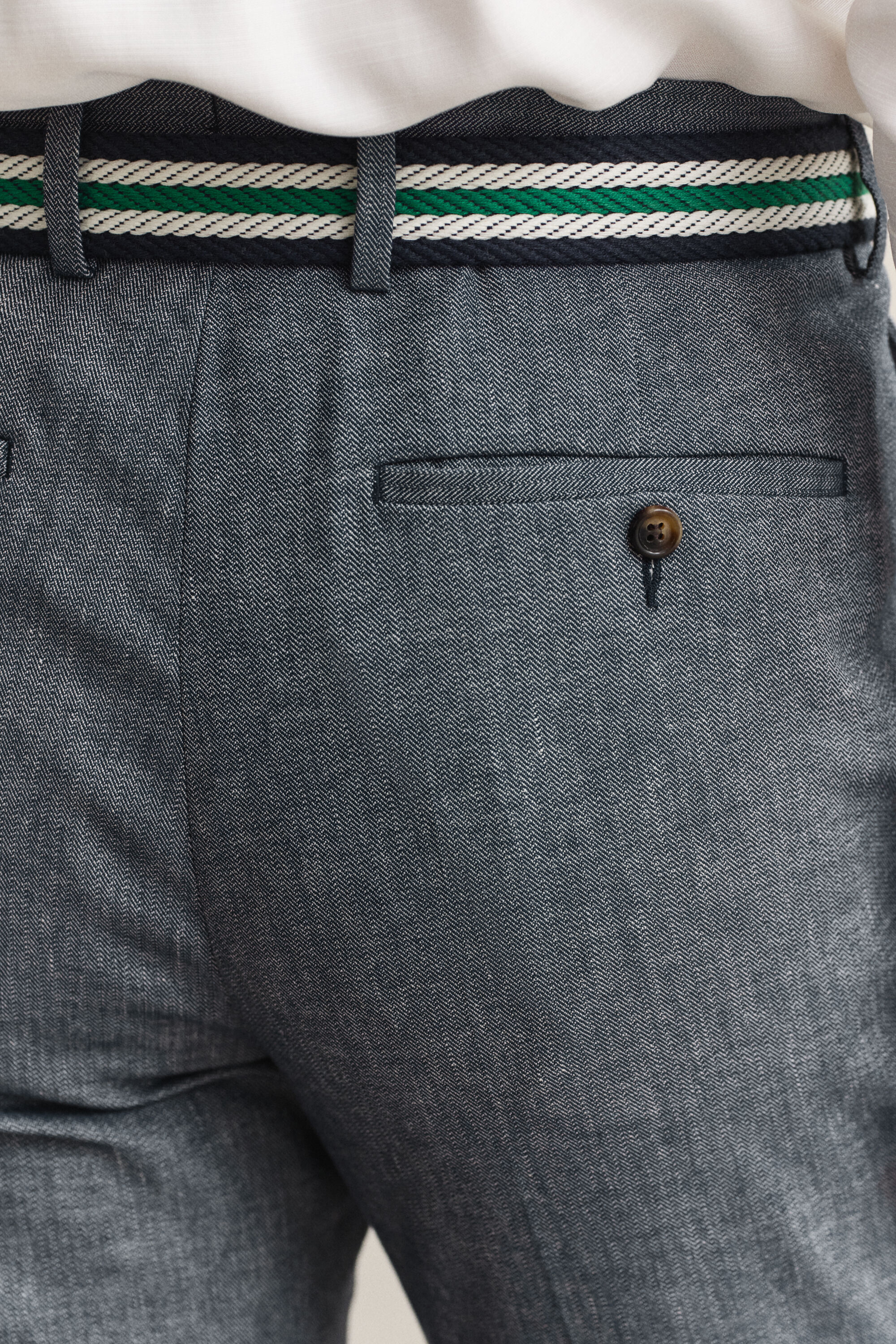 Kalanruotokuvioiset indigonväriset puvunhousut