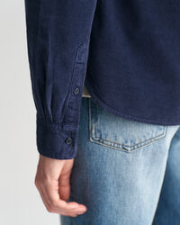 Regular fit ‑mitoitettu vakosamettipaita